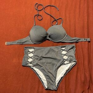 Two piece swimsuit 34C and large bottoms